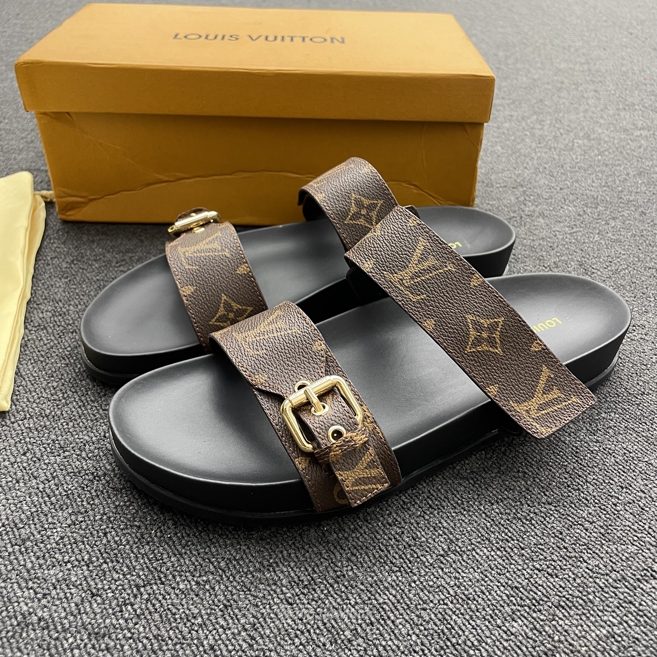 Louis Vuitton Bom Dia Flat Mule Sandals (4) - newkick.org